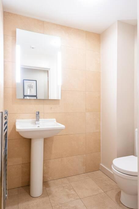 Stunning 2 Bedroom Apartment In Converted Chapel Bath Dış mekan fotoğraf